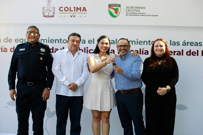 Gobernadora de Colima entregó vehículos y equipamiento para el fortalecimiento de la SSP y la FGE; se invirtieron más de 65 mdp