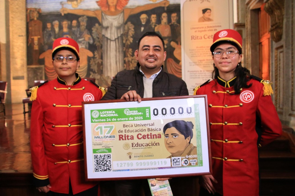 Develan billete conmemorativo en honor a la Beca Universal de Educación Básica “Rita Cetina”