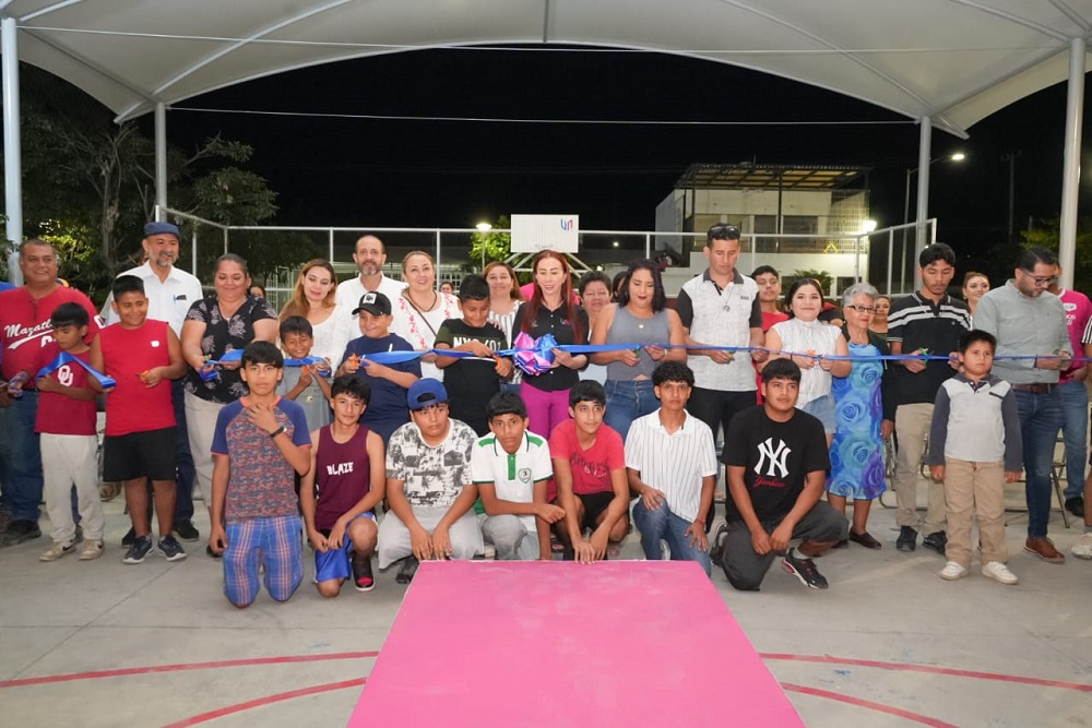 Entrega Tey techumbre en la colonia Palo Alto