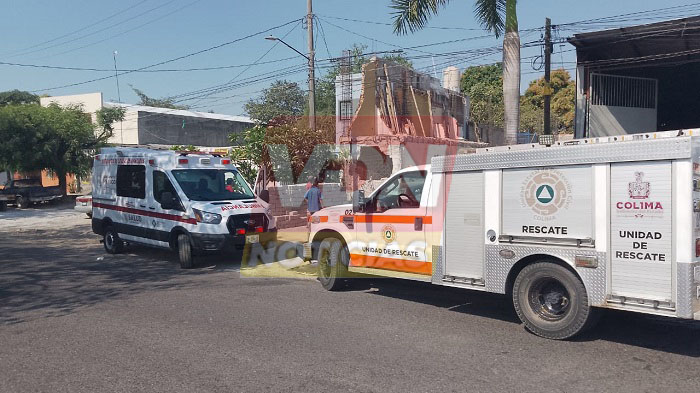 Muere albañil al colapsar una barda y caerle encima, en Colima