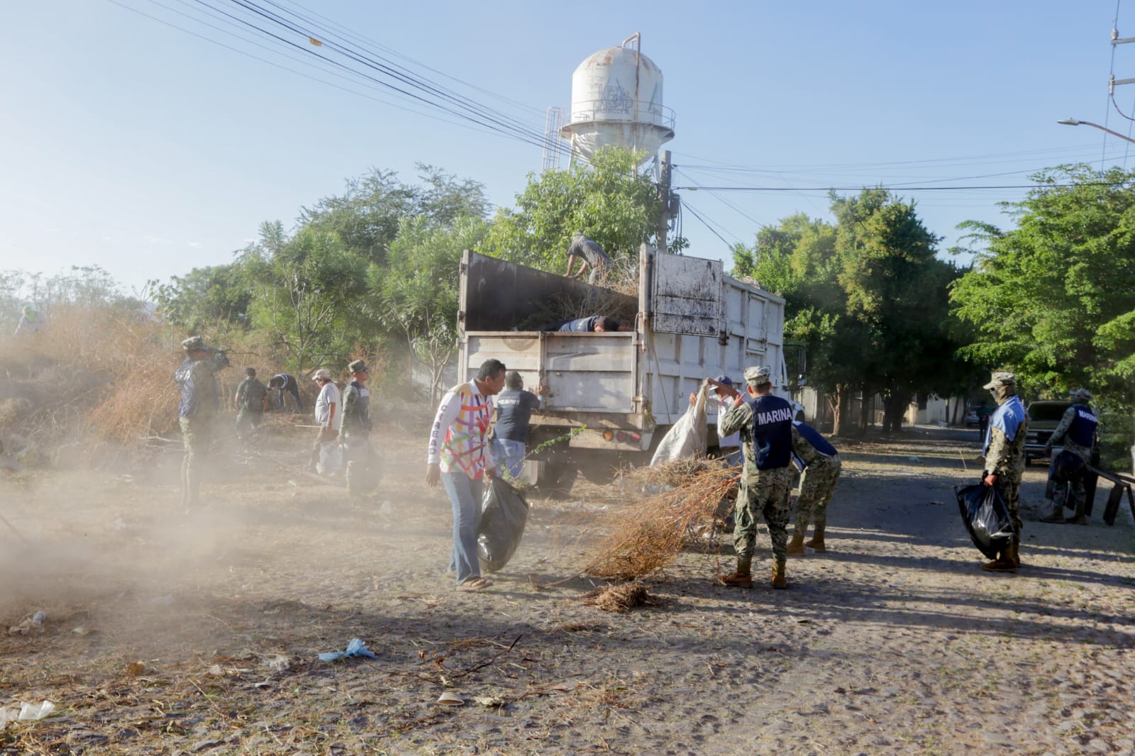 Realiza el Ayuntamiento de Colima brigada de limpieza y pinta en la colonia Nuevo Milenio