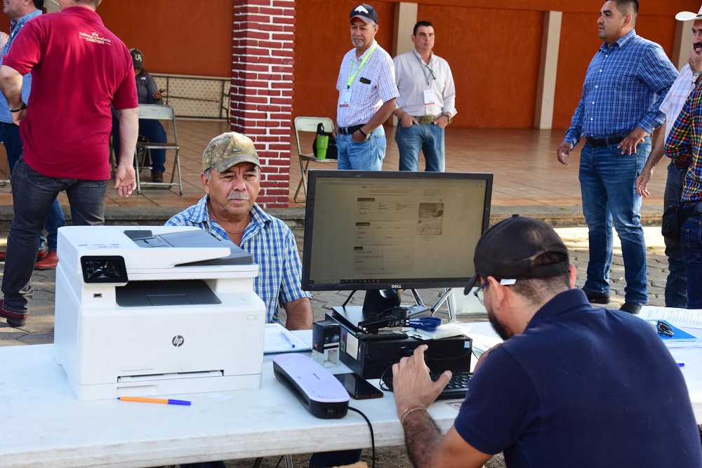 Instala el Ayuntamiento de Colima módulo de herrajes y patentes en Tepames