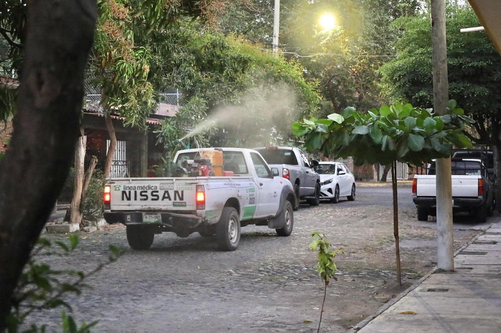 Salud Colima sigue la fumigación contra el dengue en municipios de riesgo