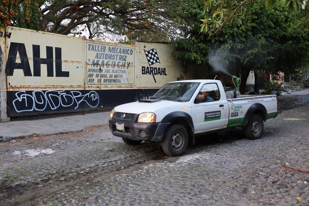 Salud Colima fumiga contra el dengue este viernes en Manzanillo y Villa de Álvarez