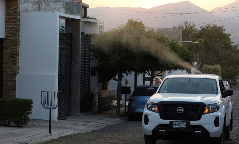 Continúa Salud Colima la fumigación contra el dengue en Colima y Manzanillo este martes y miércoles