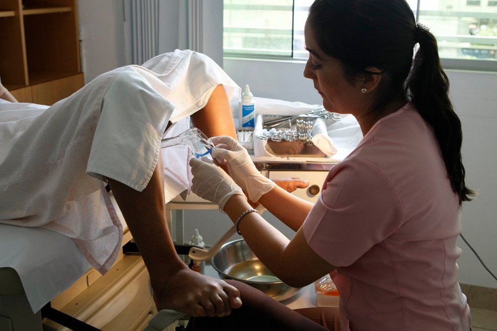 Salud Colima realiza detección oportuna del cáncer de cuello uterino, en Centros de Salud