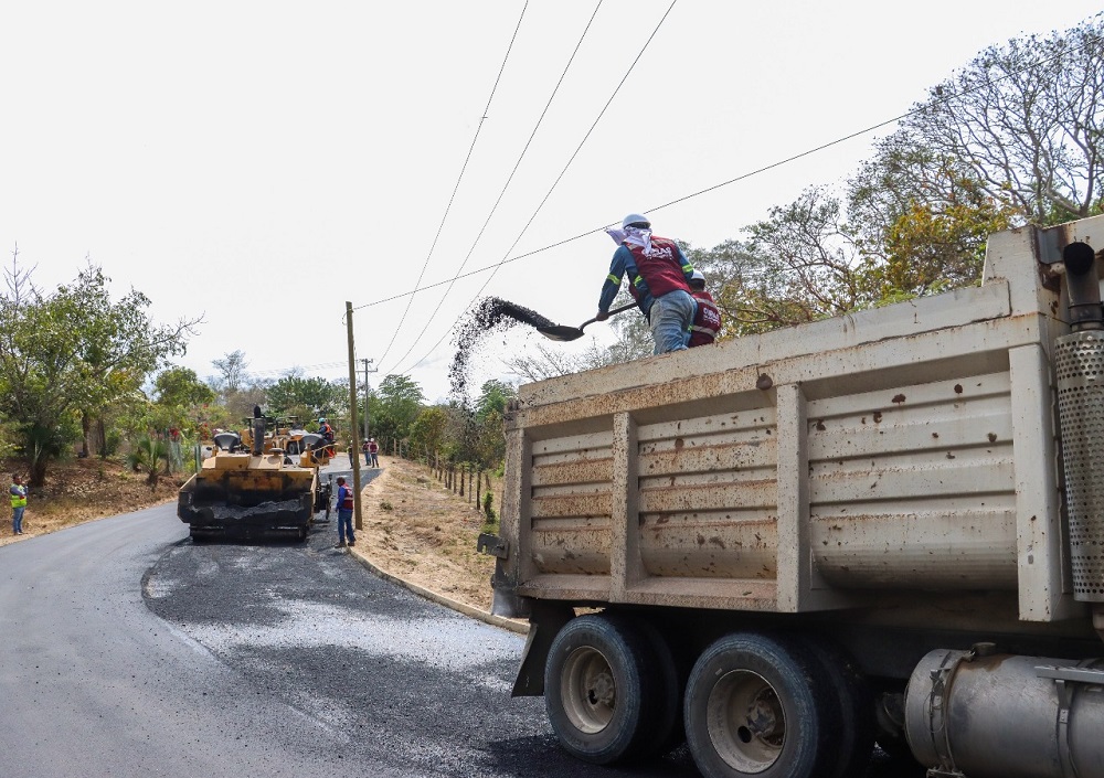 Gobierno del Estado de Colima da mantenimiento a más de 134 km de vialidades de 7 municipios, en febrero