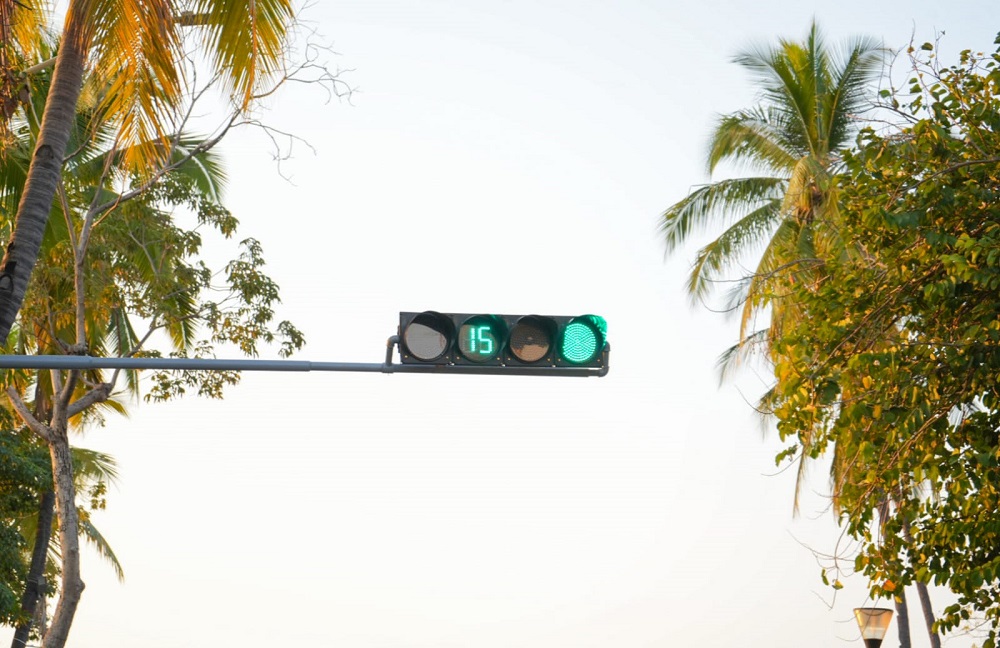 Continúa modernización de semáforos en la Villa