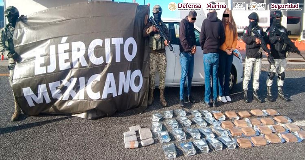 En Baja California, detienen a tres personas que transportaban cerca de 50 kilos de fentanilo y heroína