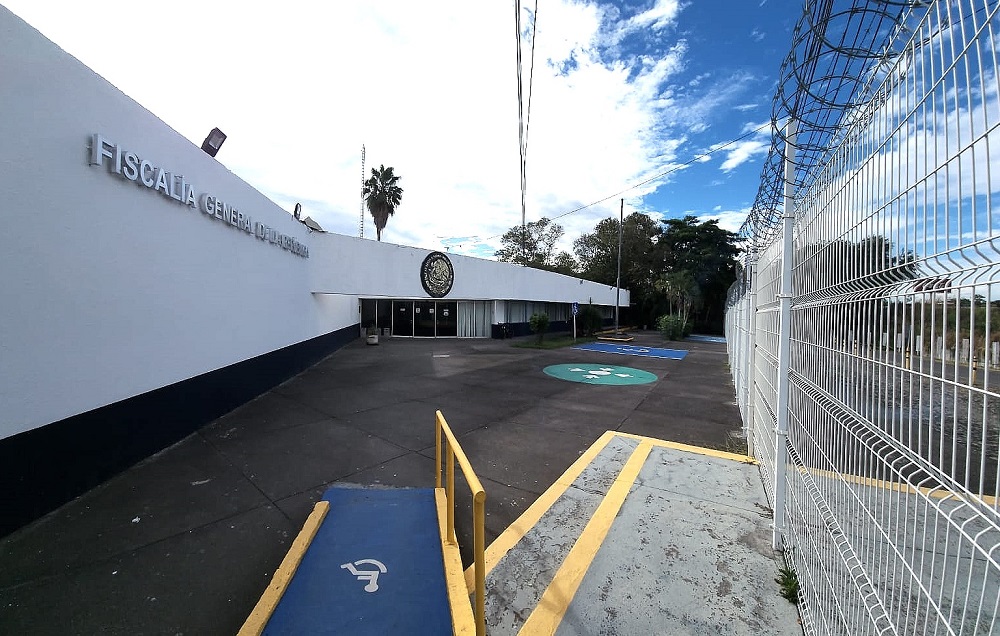 FGR Colima: 12 personas detenidas, así como aseguramiento de drogas, armas, cartuchos y vehículos, durante febrero