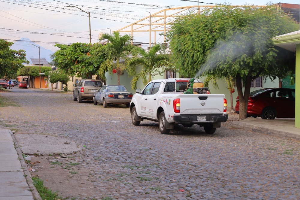 Intensifica Salud Colima fumigación contra el dengue en Manzanillo y Coquimatlán