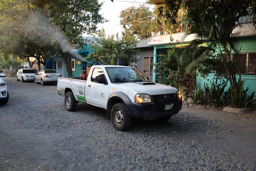 Salud Colima fumiga contra dengue también en las comunidades de Manzanillo