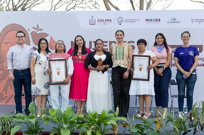 Francisca Villegas, galardonada por el Gobierno del Estado de Colima con el Reconocimiento Mucpaz 2025