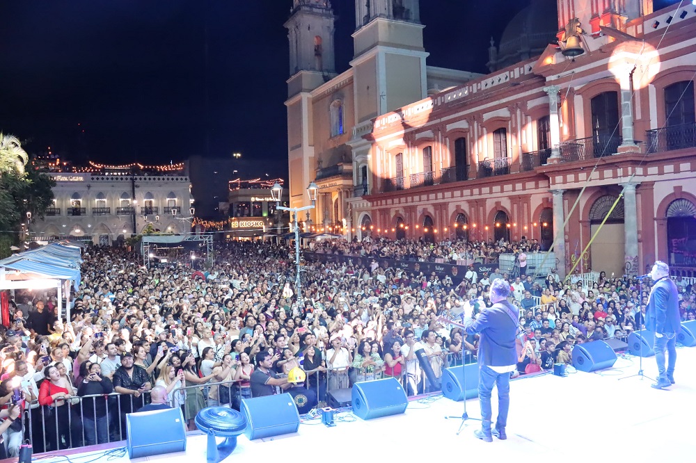 Río Roma enciende el Sábora Fest en Colima con una noche de romance y música