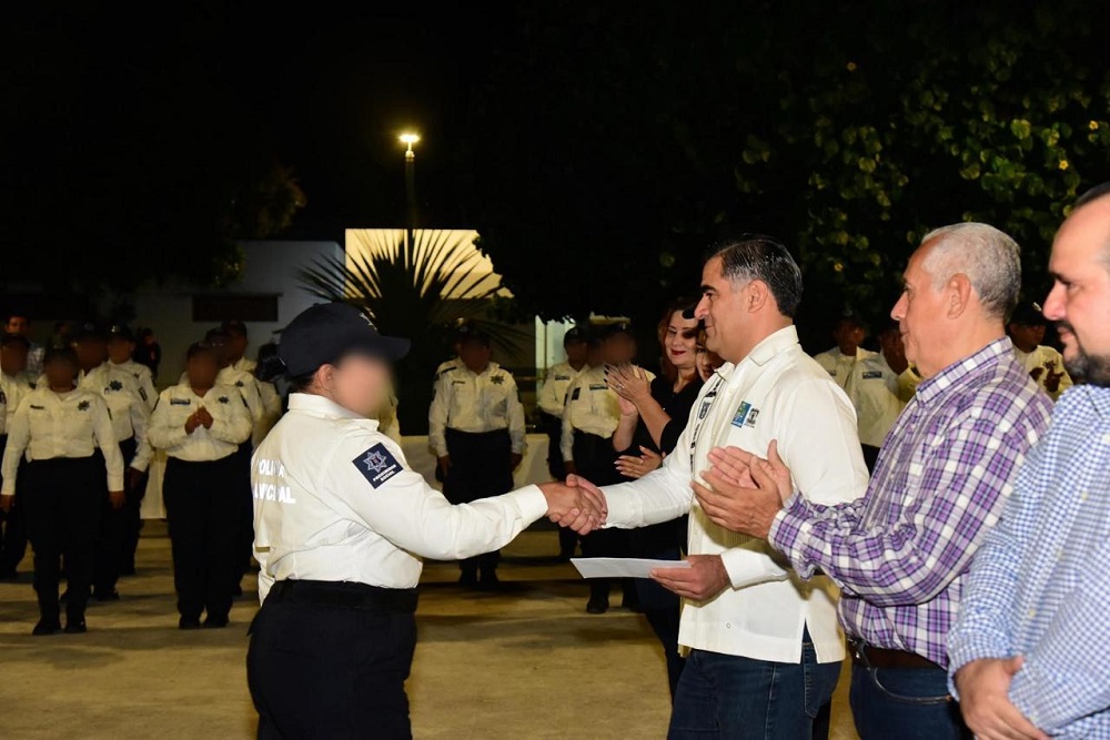 El presidente Riult Rivera cumple su compromiso con los policías municipales al entregarles bono de mejora salarial