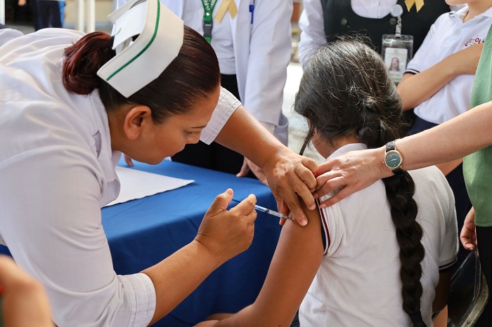 Sector Salud de Colima previene cáncer de cuello uterino con vacuna contra VPH