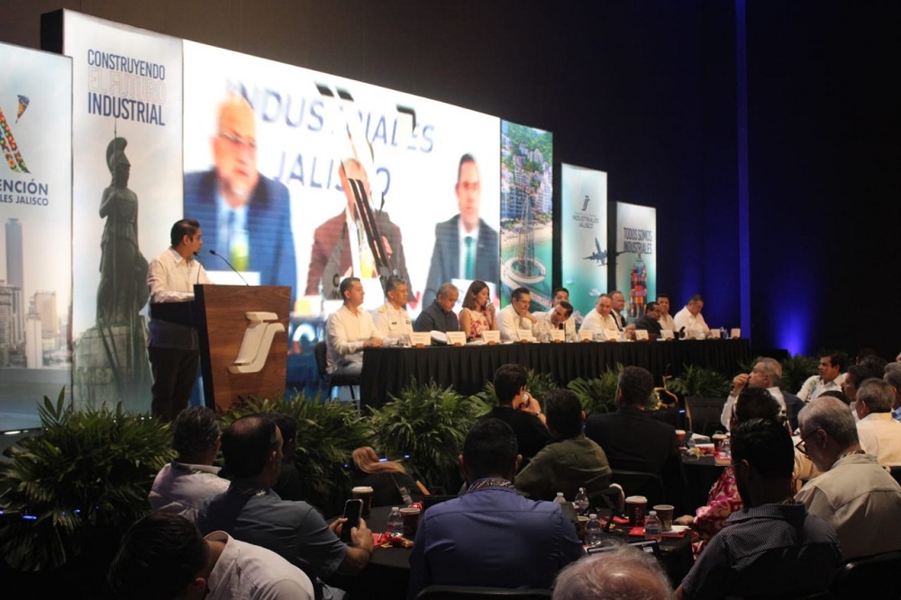 Titular de Sedeco expone potencial económico de Colima a industriales de Jalisco