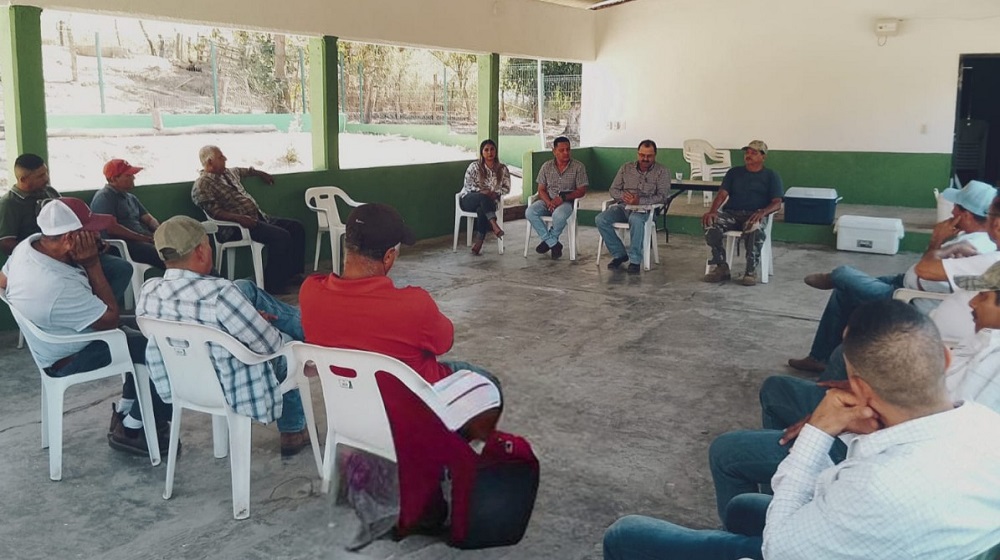 Subseder se reúne con brigadas que combaten incendios forestales en Colima