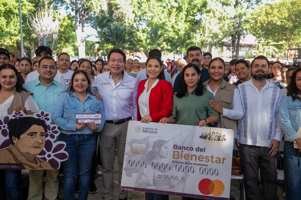 Gobiernos de Sheinbaum e Indira tienen a 100 por ciento de estudiantes de preescolares, primarias y secundarias públicas de Colima con una beca