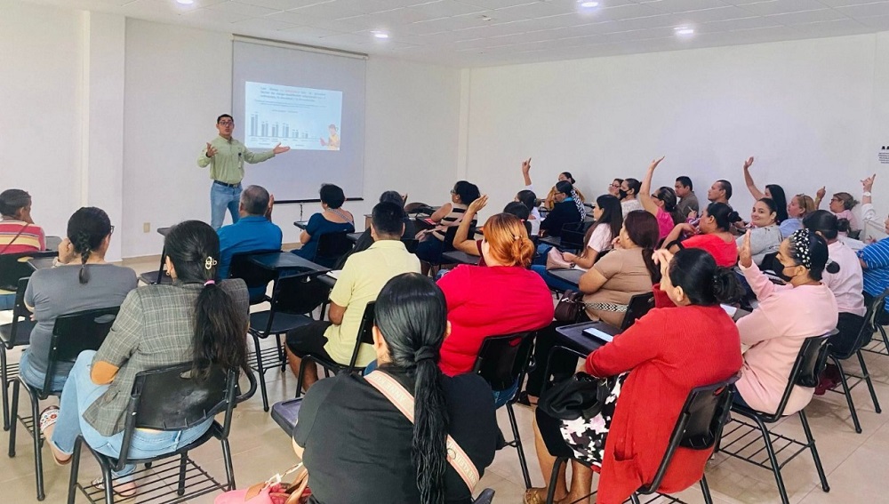 Capacita Gobierno del Estado de Colima para garantizar alimentación saludable en escuelas