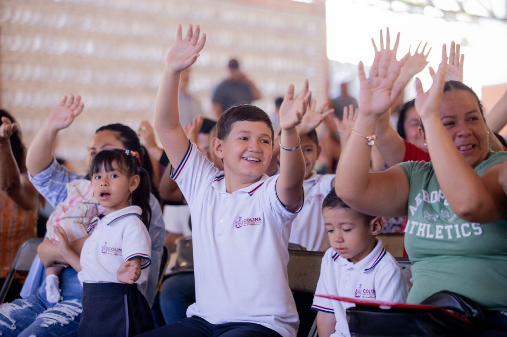 Gobierno del Estado de Colima entrega Mi ColiBeca para Empezar en Cuauhtémoc; mil 654 estudiantes se benefician este lunes