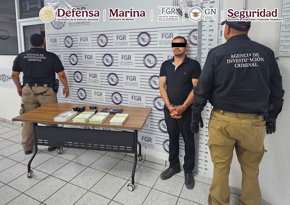 Detienen en Sonora a un hombre que transportaba paquetes de fentanilo ocultos en un vehículo