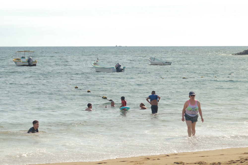 Playas de Manzanillo son aptas para uso recreativo