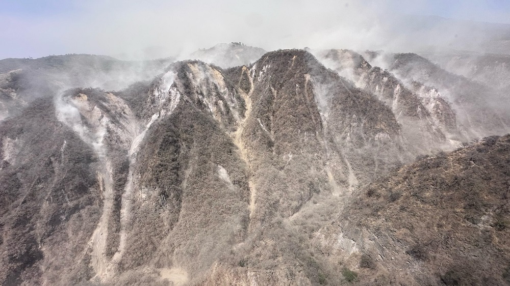 UEPC Colima pide no acercarse al Volcán de Fuego ni realizar senderismo; hay derrumbes tras el sismo