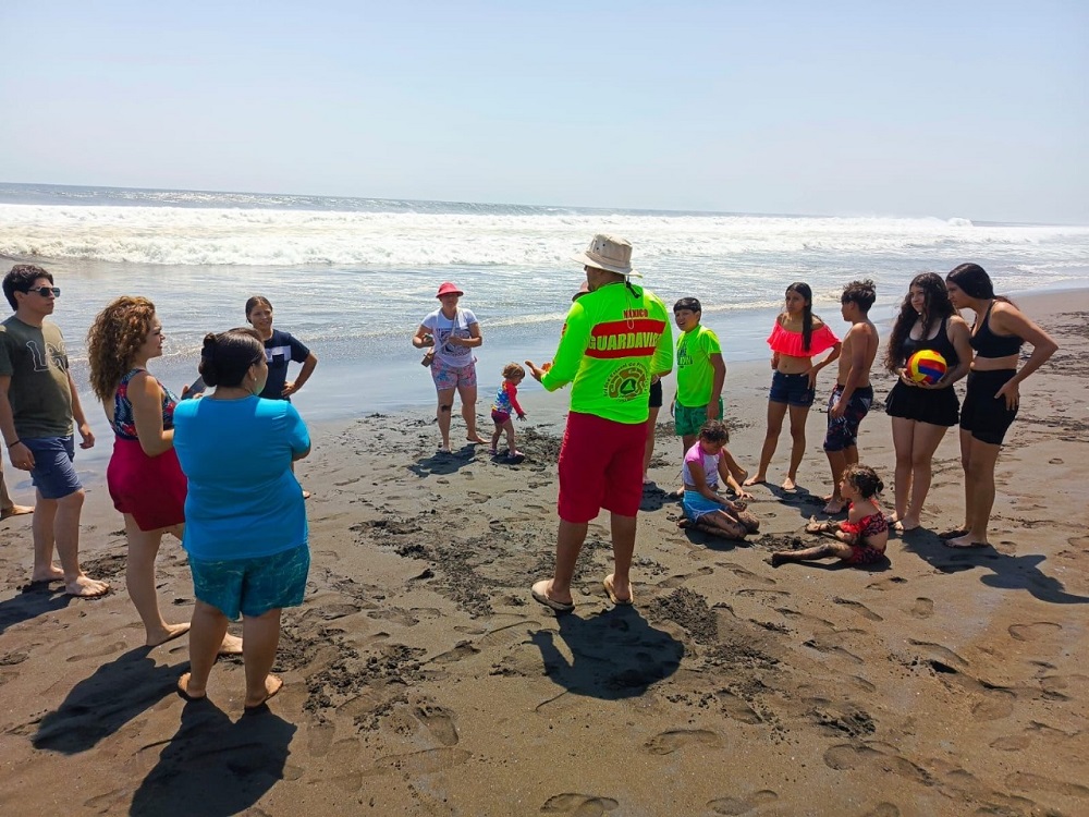 UEPC Colima con guardavidas en las principales playas; exhorta a vacacionistas a atender recomendaciones