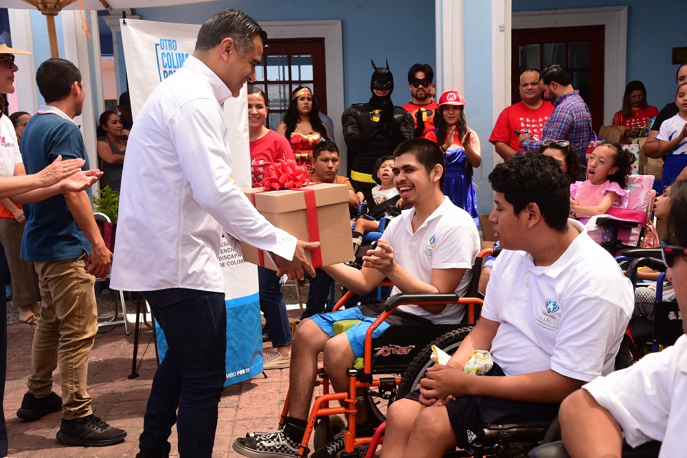 Encabeza Riult Rivera Regalón de la Inclusión con motivo del Día del Niño