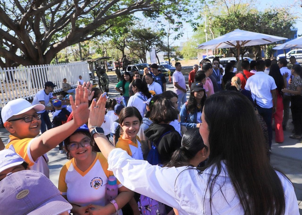 Participa Rosi Bayardo en inauguración de Feria de Ciencias «Tlamatiliztli» en Colima