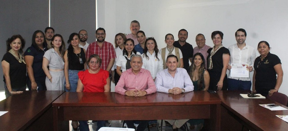 Gobierno del Estado entrega 27 licencias a agentes del sector inmobiliario en Colima