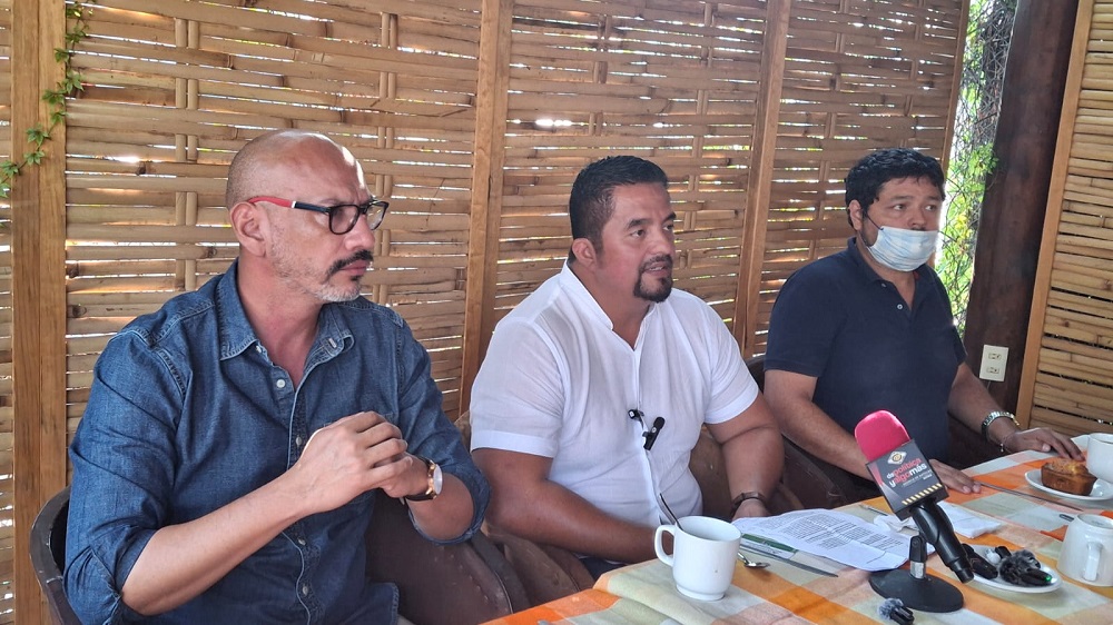 Trabajadores de la Aduana Manzanillo cesados esperan diálogo con autoridades para su reinstalación