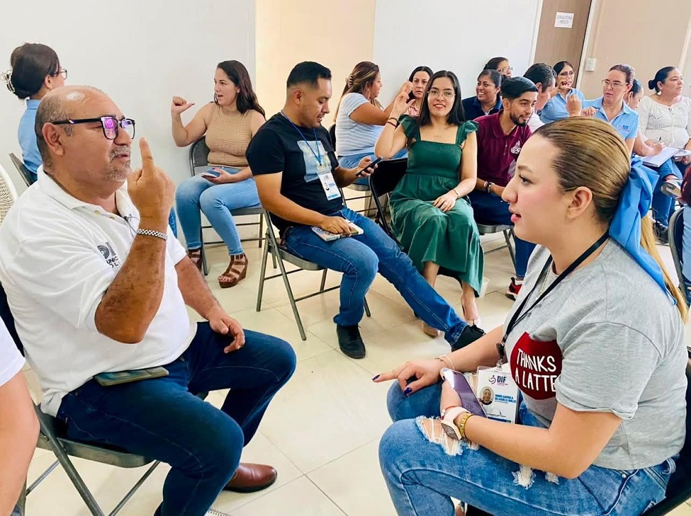 Personal del DIF Municipal de Colima se capacita en Lengua de Señas Mexicanas para promover la inclusión