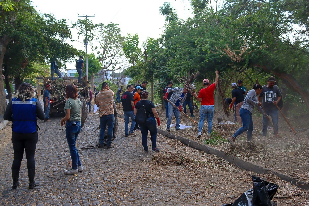 Riult Rivera encabeza mega brigada de limpieza en el arroyo Santa Gertrudis para fortalecer la prevención de inundaciones