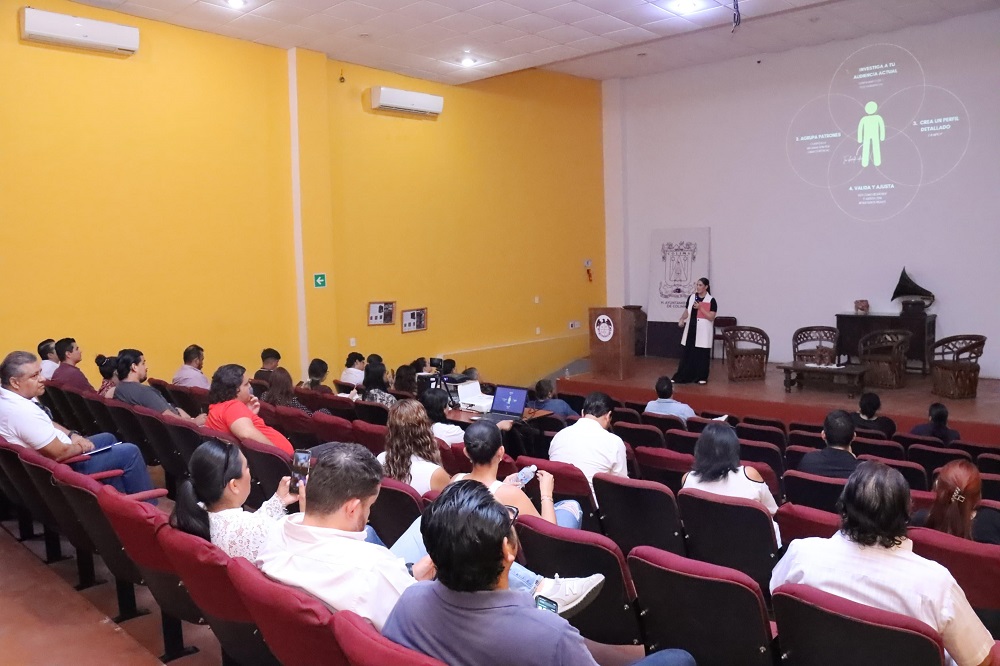 Imparte Gobierno Municipal de Colima capacitación sobre Marketing