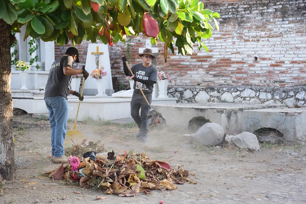 Gobierno de Riult Rivera realiza brigada de limpieza en el Panteón Municipal para el próximo 10 de mayo