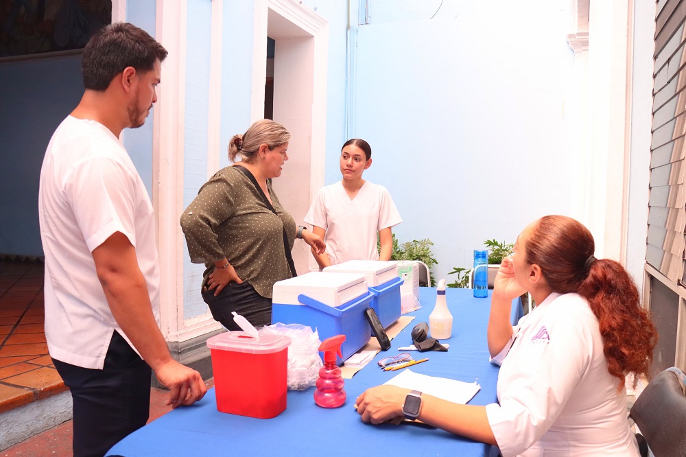 Realiza jornada de vacunación en el edificio del Ayuntamiento de Colima