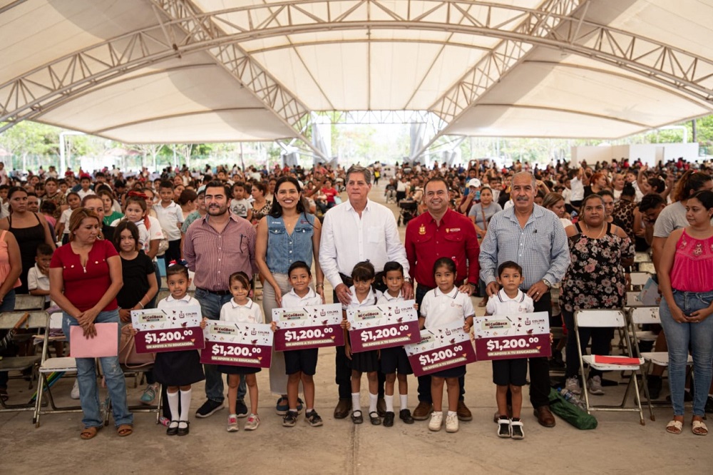Casi 2 mil 400 estudiantes tecomenses reciben Mi ColiBeca para Empezar este viernes
