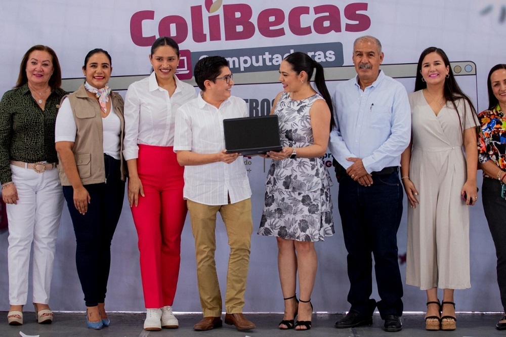 Indira Vizcaíno le cumple al magisterio colimense; inicia entrega de laptops gratuitas a docentes de primaria