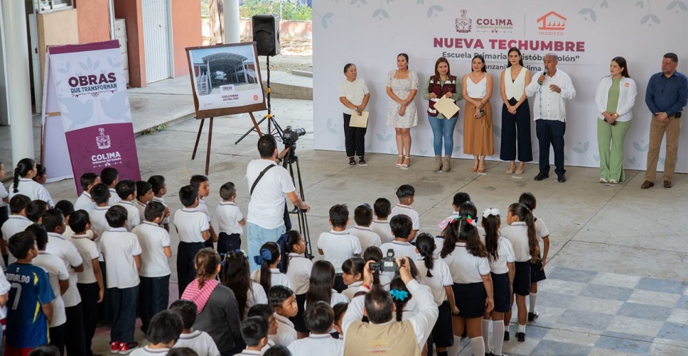 Gobernadora entrega techumbre en primaria de Manzanillo; se invierten más de 2 mdp
