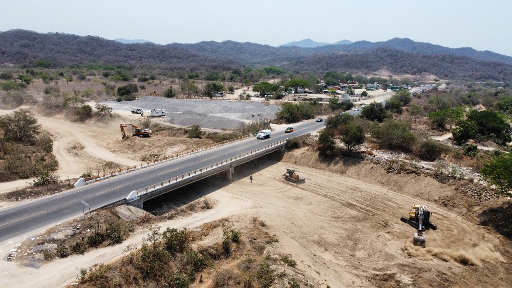 Gobierno del Estado de Colima inició desazolve en arroyo Punta de Agua, Manzanillo