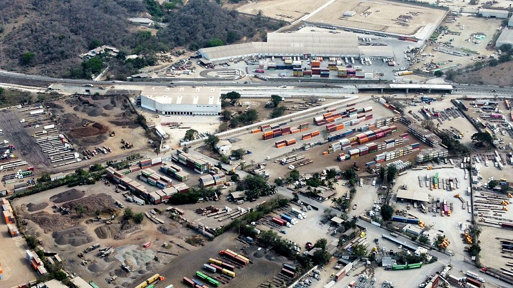 Imades y Ayuntamiento de Manzanillo trabajan en la regularización de patios de contenedores, en Tapeixtles