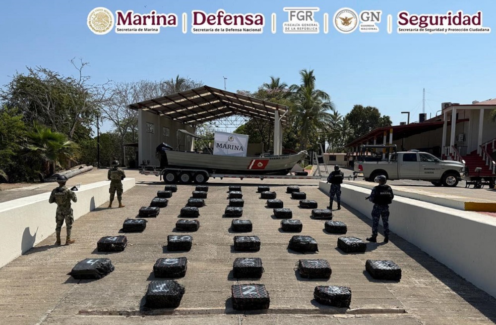 Gabinete de Seguridad asegura mil 500 kilogramos de cocaína frente a las costas de Jalisco