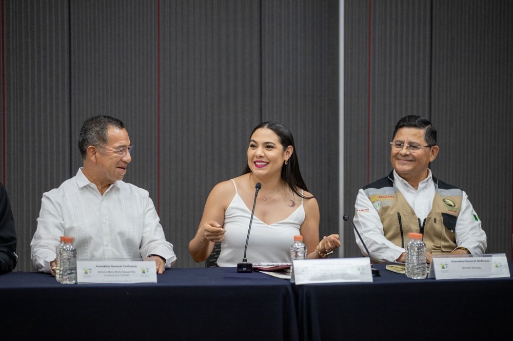 Indira Vizcaíno da la bienvenida a nuevo titular de Asipona y agradece trabajo al director saliente