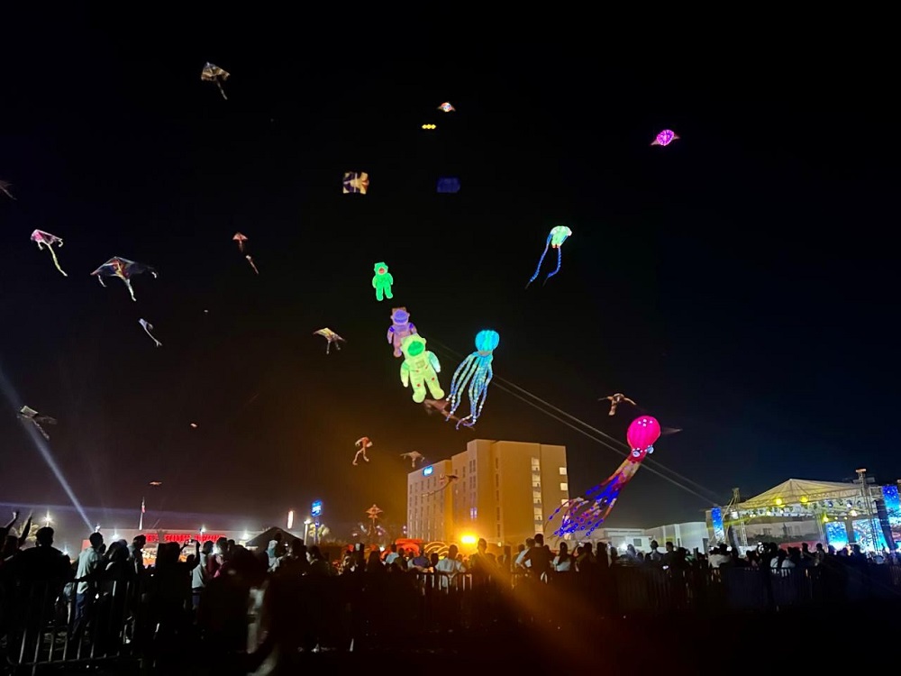 Más de 30 mil personas disfrutan el primer día del ‘Festival Costero del Papalote’; hoy concluye en Manzanillo