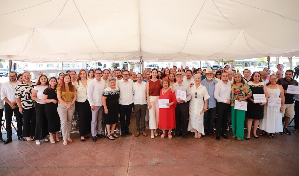 Rosi Bayardo reconoce a maestras y maestros como pilares de la transformación de Manzanillo