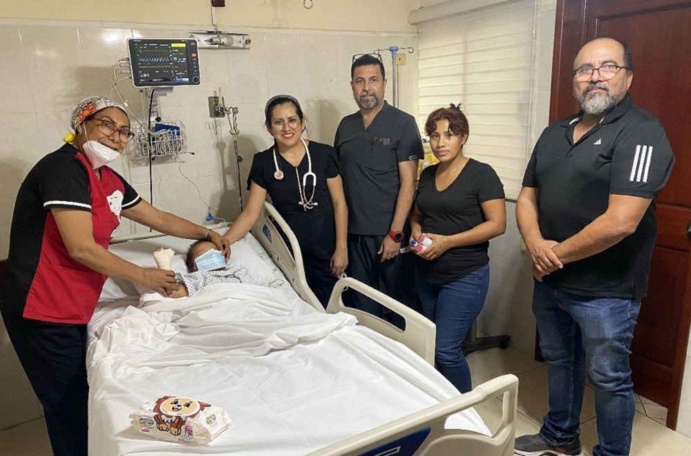 Con gran éxito lleva a cabo «Acciones Por Salud Colima, A. C», la primera cirugía plástica gratuita, a un niño del Cerro de Ortega