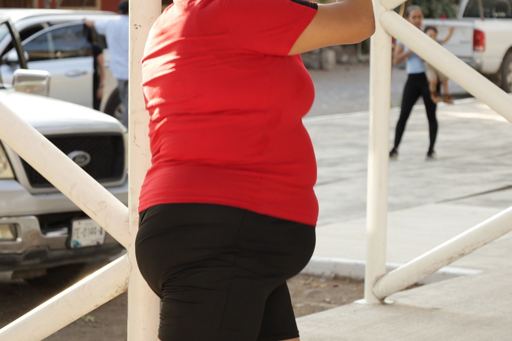 Personas con obesidad pueden tener más dificultades por altas temperaturas, alerta Salud Colima