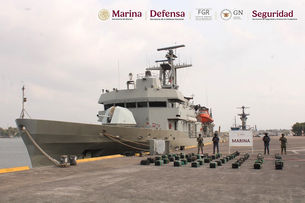 Operativo conjunto de Seguridad aseguró más de 1 tonelada de cocaína frente a las costas de Michoacán